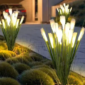 Outdoor IP65 Waterproof Reed LED Lawn Light with Glowing Pampas Grass Design for Garden Landscape