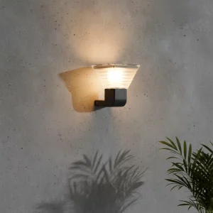 Solar Powered LED IP65 Waterproof Outdoor Wall Light for Garden and Fence Decoration